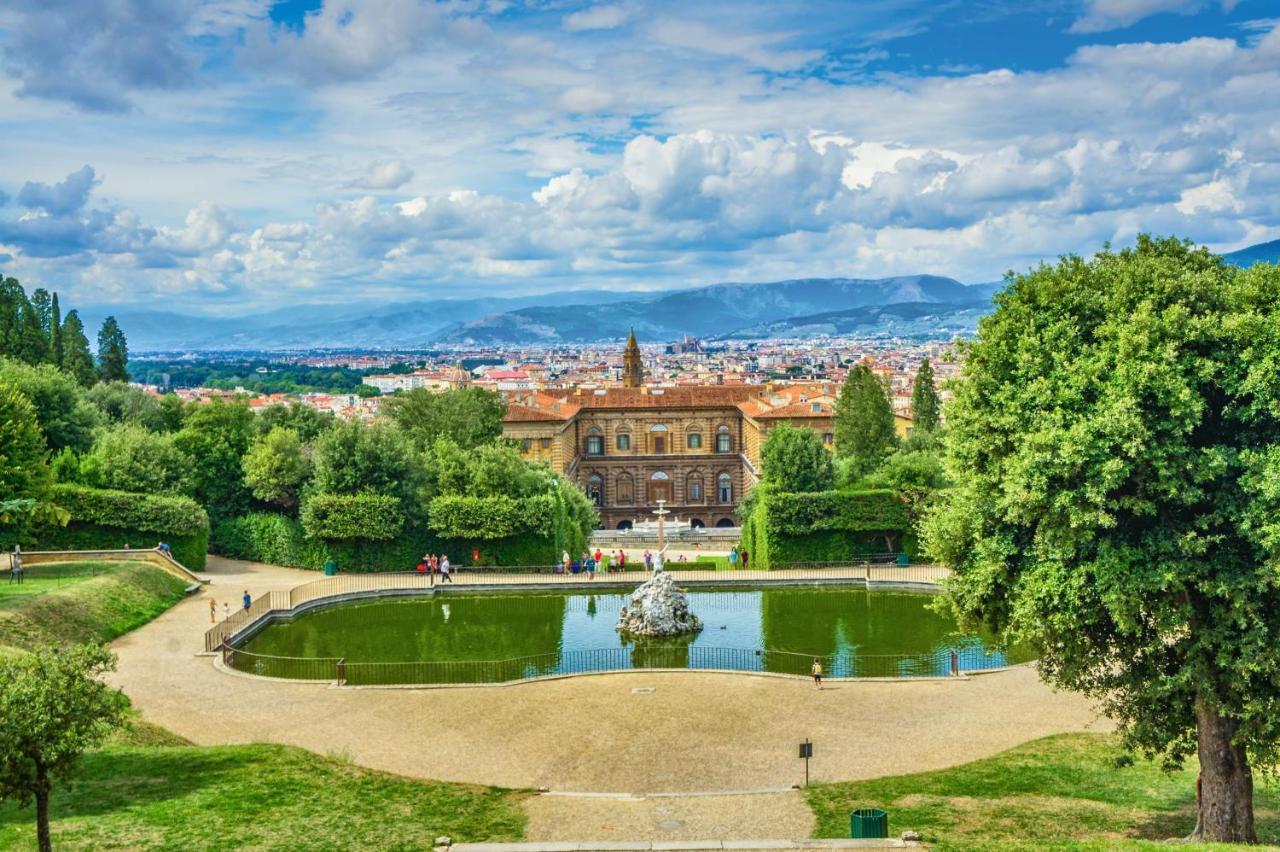 Historic Center Palace - Huge 4 Bedrooms Santa Croce Apartment - By Likehomeフィレンツェ エクステリア 写真