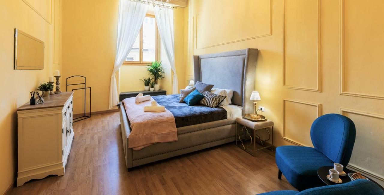 Historic Center Palace - Huge 4 Bedrooms Santa Croce Apartment - By Likehomeフィレンツェ エクステリア 写真