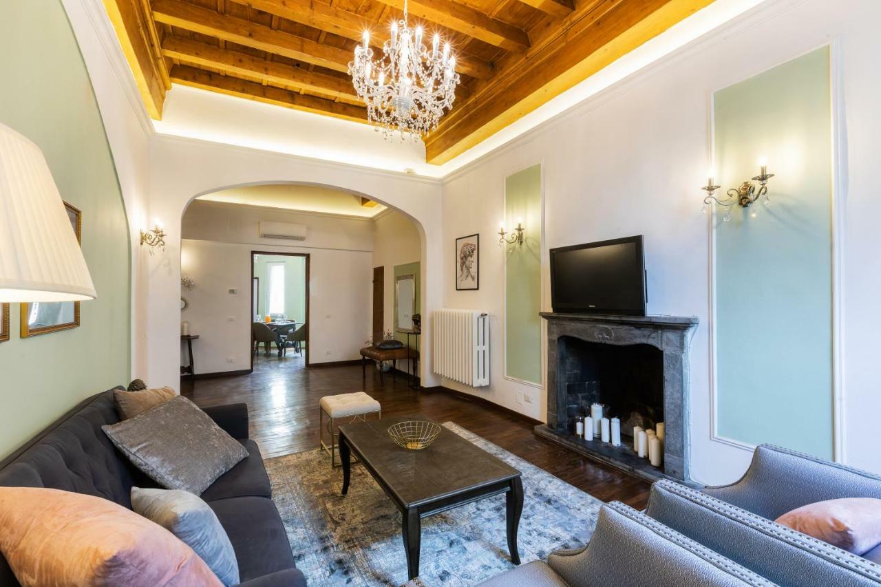 Historic Center Palace - Huge 4 Bedrooms Santa Croce Apartment - By Likehomeフィレンツェ エクステリア 写真