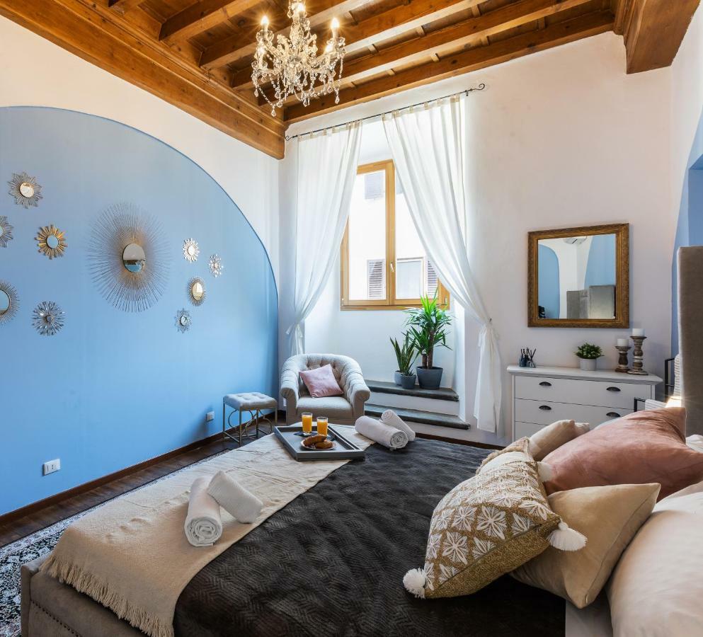 Historic Center Palace - Huge 4 Bedrooms Santa Croce Apartment - By Likehomeフィレンツェ エクステリア 写真