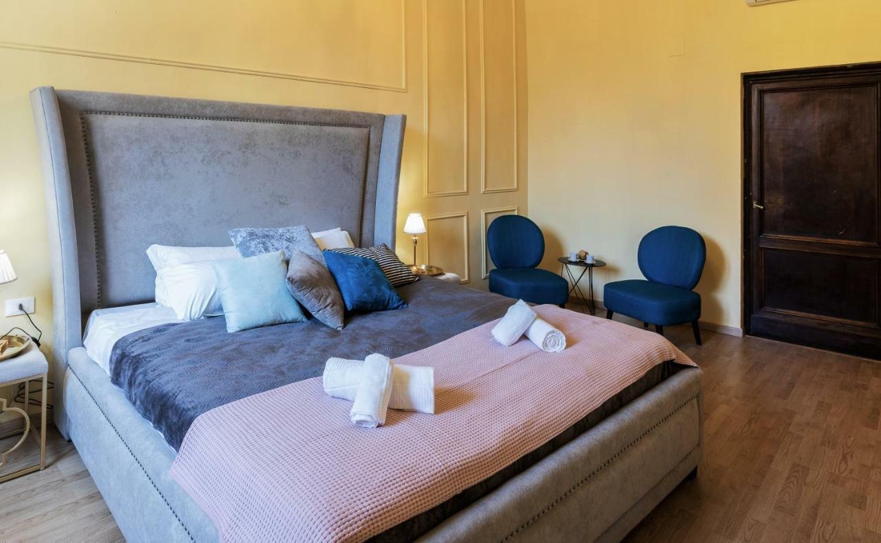 Historic Center Palace - Huge 4 Bedrooms Santa Croce Apartment - By Likehomeフィレンツェ エクステリア 写真
