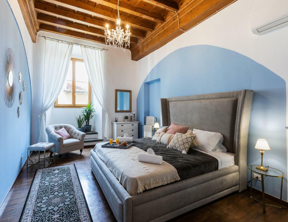 Historic Center Palace - Huge 4 Bedrooms Santa Croce Apartment - By Likehomeフィレンツェ エクステリア 写真
