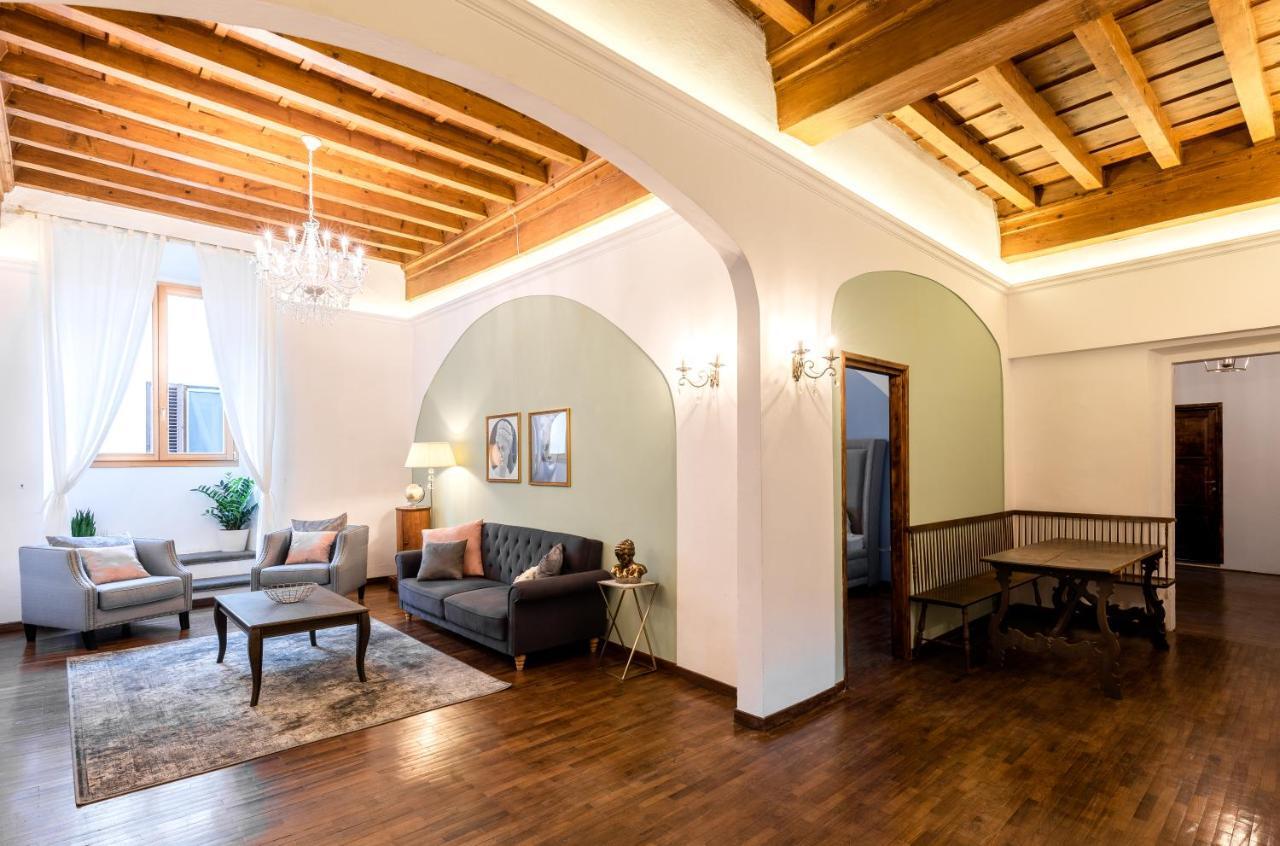 Historic Center Palace - Huge 4 Bedrooms Santa Croce Apartment - By Likehomeフィレンツェ エクステリア 写真