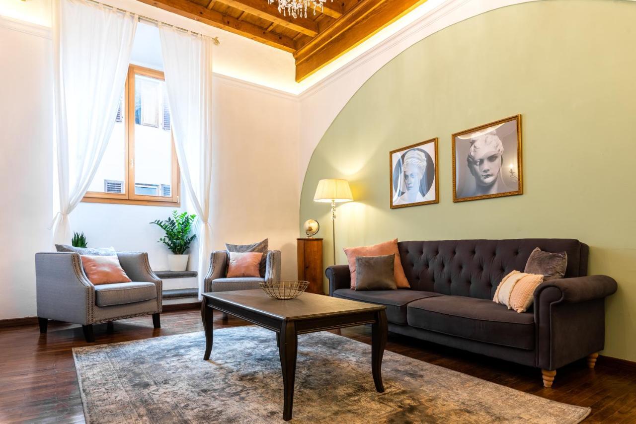 Historic Center Palace - Huge 4 Bedrooms Santa Croce Apartment - By Likehomeフィレンツェ エクステリア 写真