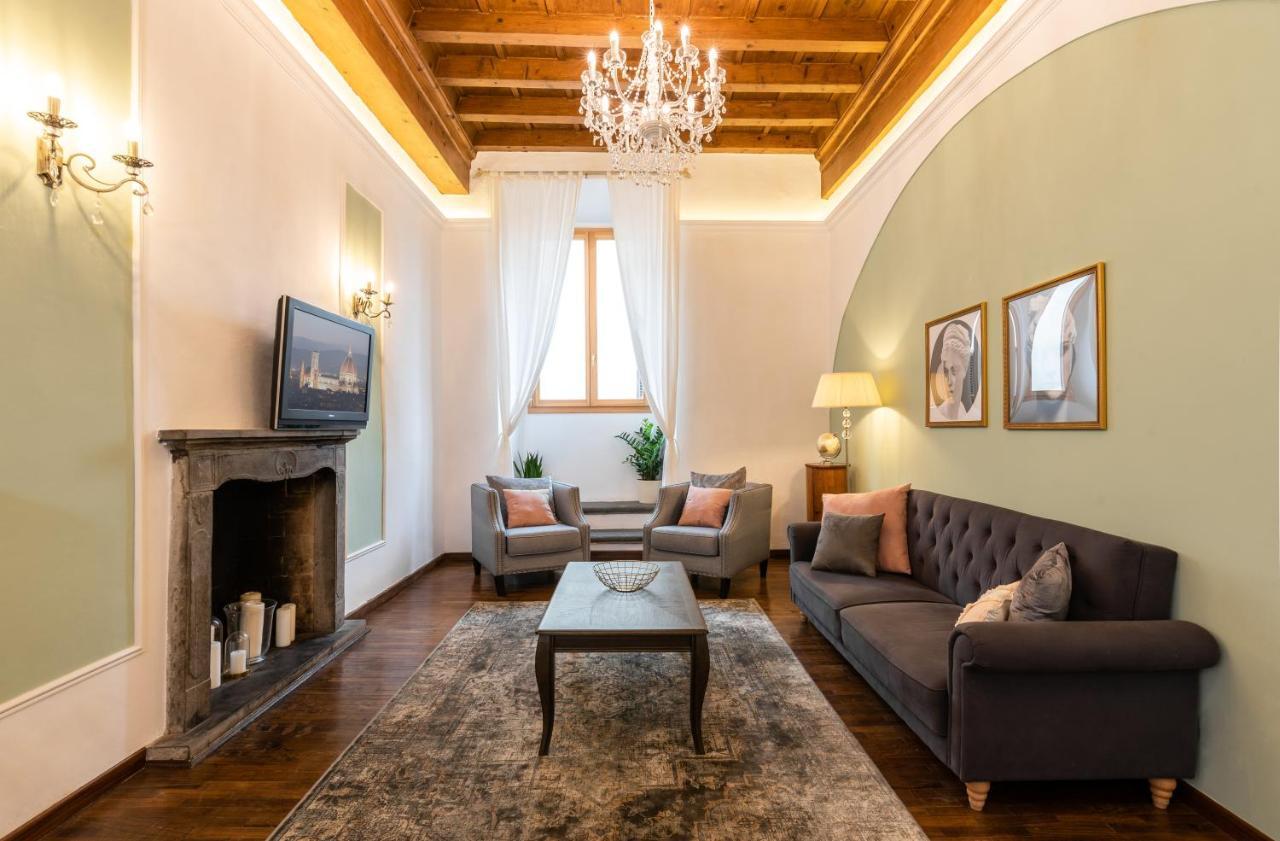 Historic Center Palace - Huge 4 Bedrooms Santa Croce Apartment - By Likehomeフィレンツェ エクステリア 写真